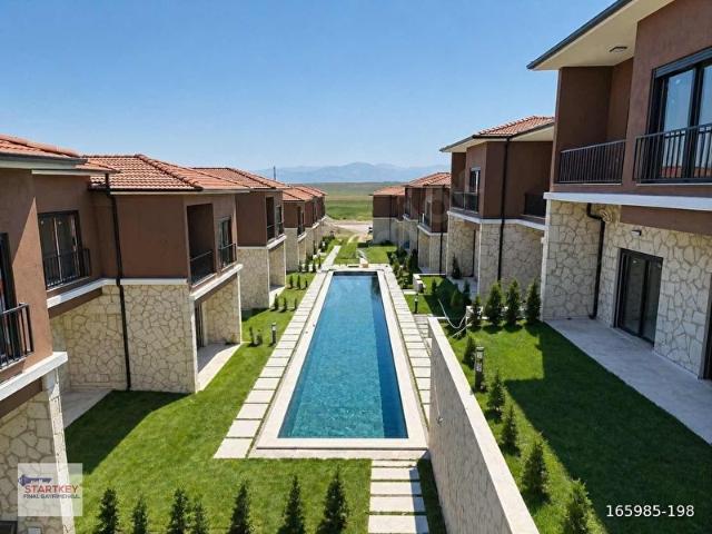 Menemen Seyrek Satılık Villa 220 m2 4+1 Havuzlu Güvenlikli Site