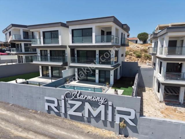 Menemen Villakent 4+2 Havuzlu Sıfır Satılık Lüks Villa