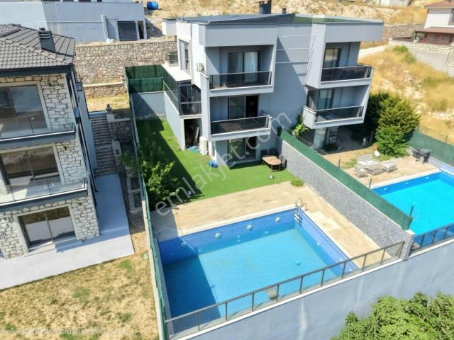 Menemen Villakent 3+2 Havuzlu Satılık Villa