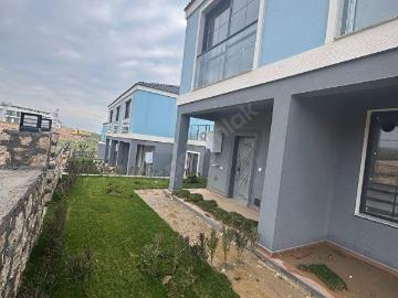 Menemen Villakent Havuzlu Sitede Büyük 2+1 Satılık Dubleks Villa