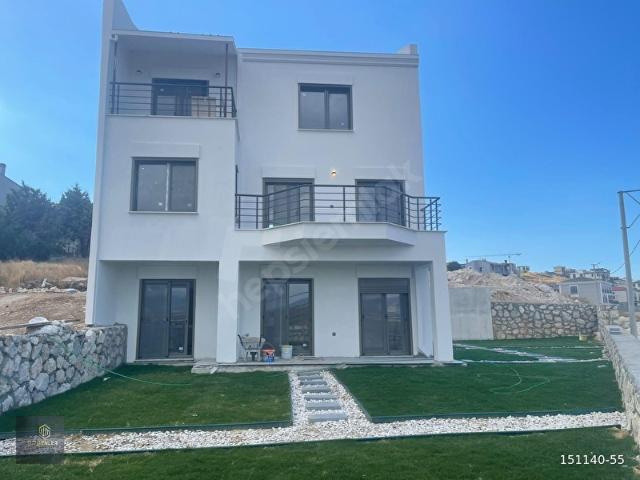Menemen Villakent'te Satılık Triplex 5+1 Villa