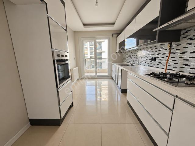 Menemen Zeytin Evleri’nde Havuz Manzaralı, Satılık Daire 3+1