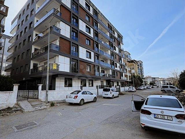 Menemende Satılık Daire Ugurmumcu Mah Geniş Ön Cephe 2+1 net