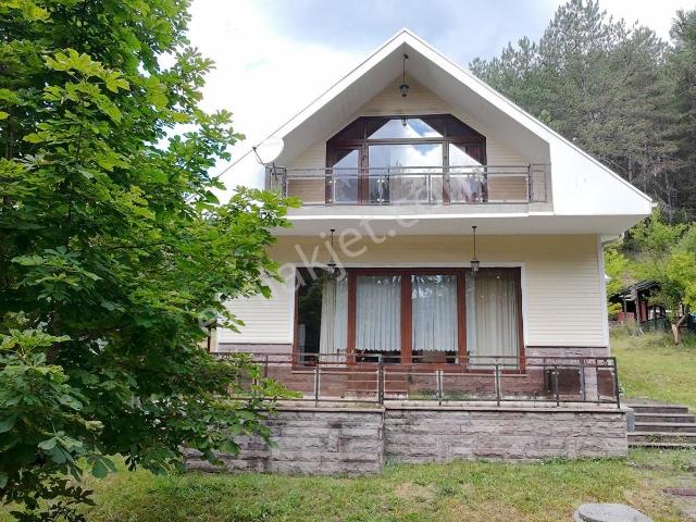 Mengen'in İncisi Dostköy Sitesinde Triplex 6+1 Satılık Villa