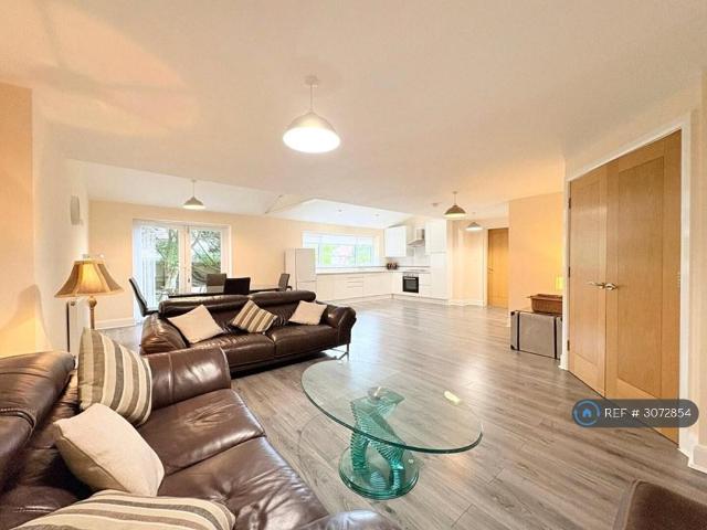 Menlove Avenue, Liverpool, L25 4 bed semi detached house to rent £2,500 pcm £577 pw