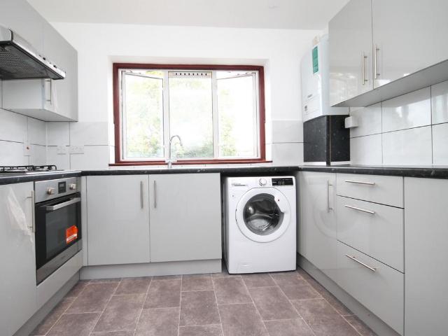 Menorah Primary School, 1 3 The Drive, London, NW11 9SP, United Kingdom | 3 bed apartment for rent #4532652 | Rentberry