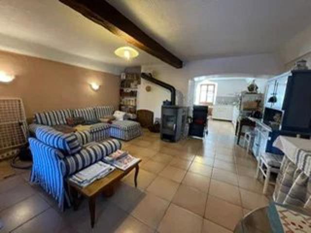 MENS: MAISON DE VILLAGE AVEC JARDINET