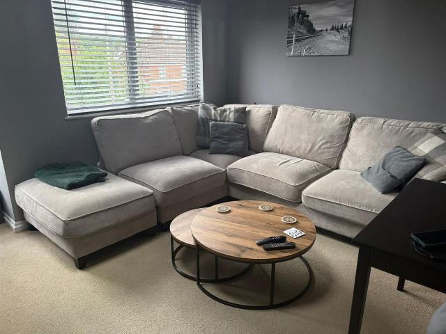 Meon Close, Petersfield GU32, 2 bed maisonette to rent, £1,200 pcm | PrimeLocation