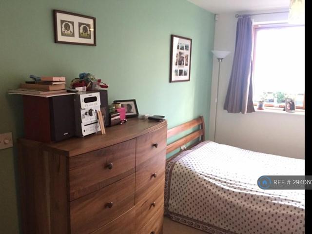 Meath Crescent, London, E2 2 bed flat to rent £2,400 pcm £554 pw