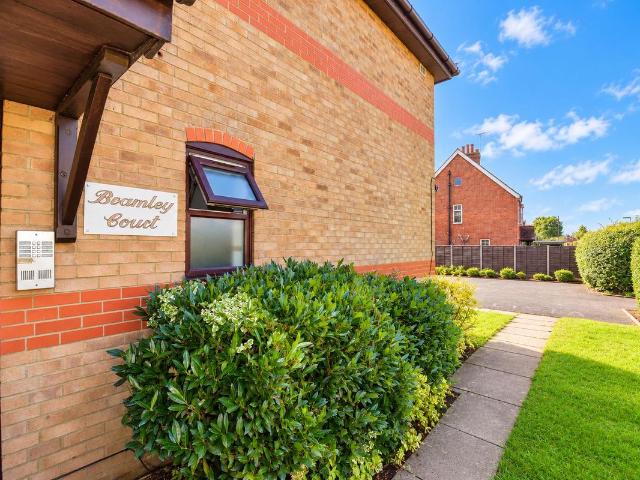 Meath Green Lane, Horley RH6, 1 bed flat to rent, £1,300 pcm | PrimeLocation