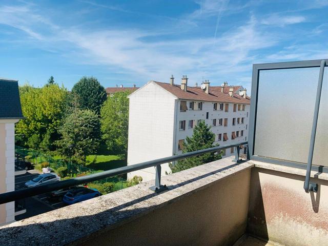 MEAUX, appartement trois pièces de 57 m² environ
