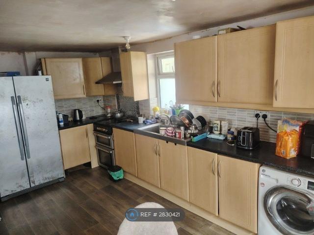 Mead Avenue, Slough SL3, 2 bed terraced house to rent, £1,750 pcm | PrimeLocation