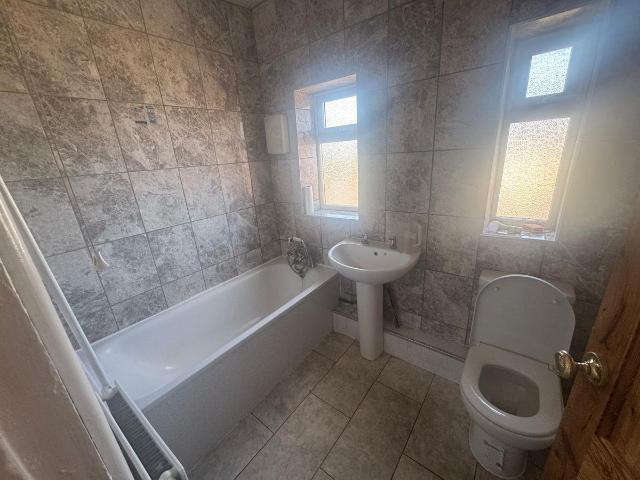 Mead Crescent, Forest Hall NE12, 2 bed flat to rent, £800 pcm | PrimeLocation