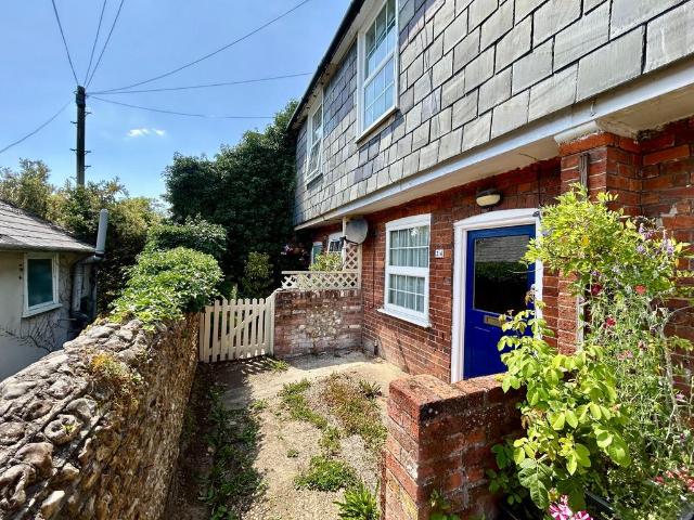 Mead Lane, Farnham 2 bed cottage to rent £1,500 pcm £346 pw