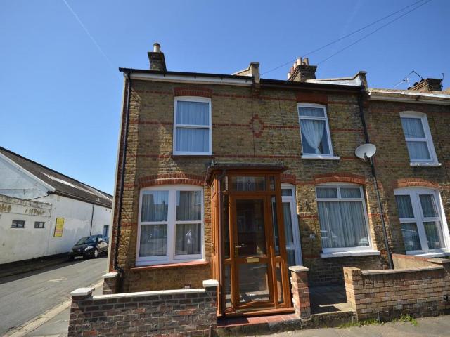 Mead Road, Kent DA11 3 bed house to rent £1,500 pcm £346 pw