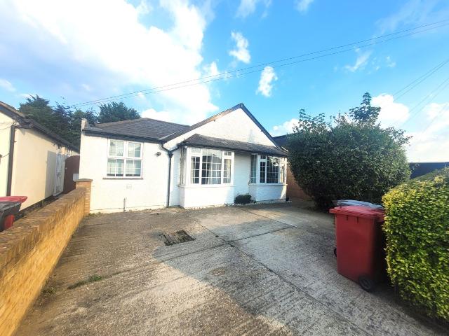 Mead Way, Slough SL1, 3 bed property to rent, £2,300 pcm | PrimeLocation