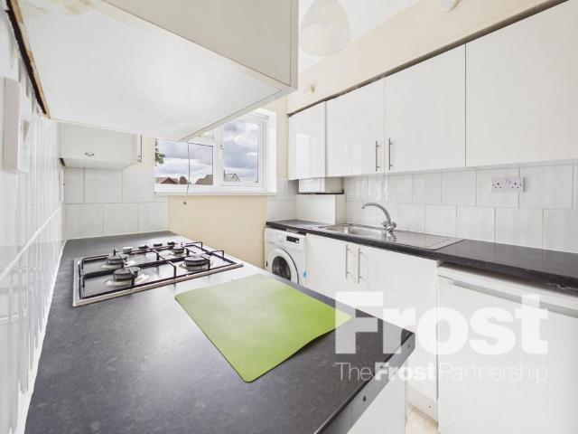 Meadfield Road, Slough, Berkshire, SL3 2 bed apartment to rent £1,500 pcm £346 pw