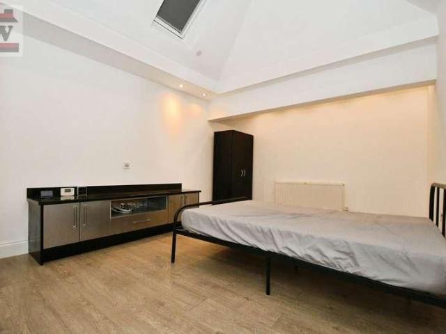 Meadow Court, St. Johns Road, Isleworth, TW7