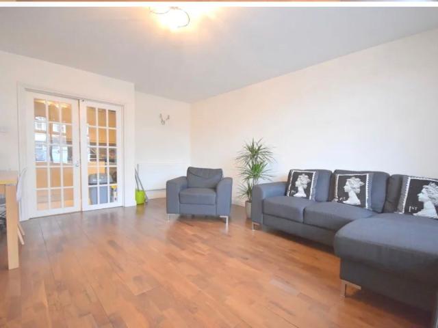 Meadow Close, Raynes Park SW20, 4 bed terraced house to rent, £2,950 pcm | PrimeLocation