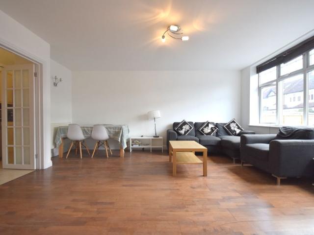 Meadow Close, Raynes Park SW20, 4 bed flat to rent, £3,200 pcm | PrimeLocation