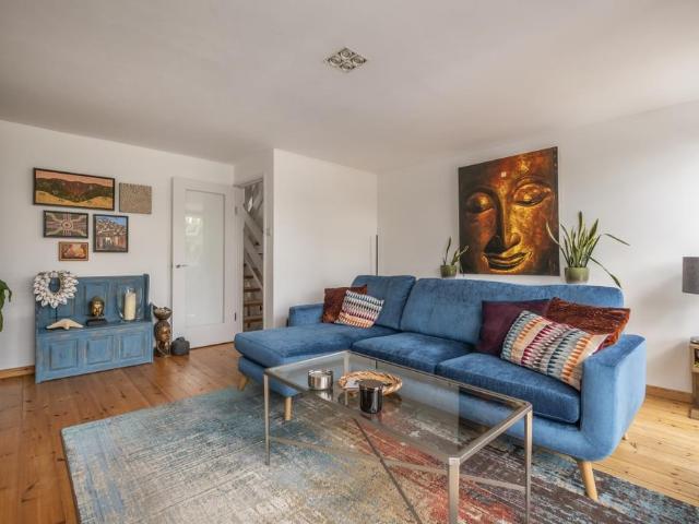 Meadow Close Richmond TW10 4 bed semi detached house to rent £4,890 pcm £1,128 pw