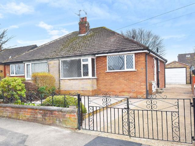 Meadow Croft, Harrogate HG1, 2 bed semi detached bungalow to rent, £1,050 pcm | PrimeLocation