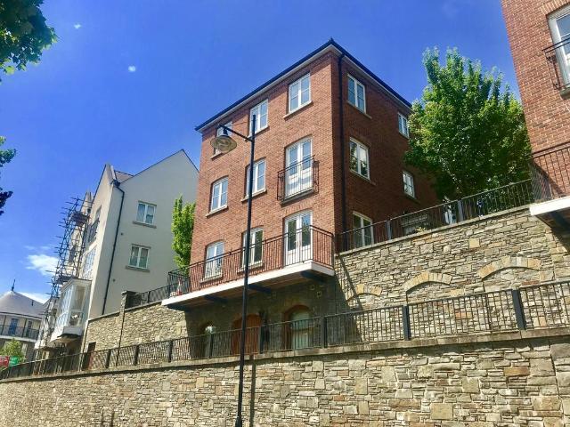 Meadow Bank, Neath, SA10 Studio to rent £675 pcm £156 pw