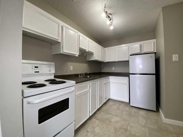 Meadow Green 2 Bedroom Apartment for Rent at 521 & 521 Avenue X South, Saskatoon, SK S7M 4P8 Meadow Green