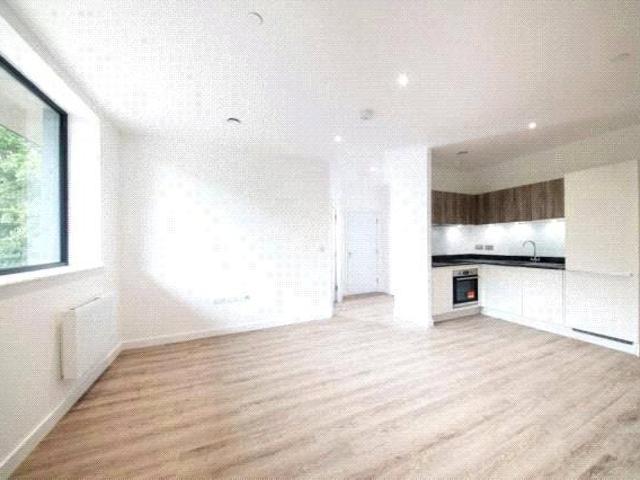 Meadow House, Ashwood Way. 1 bed flat to rent £1,075 pcm £248 pw