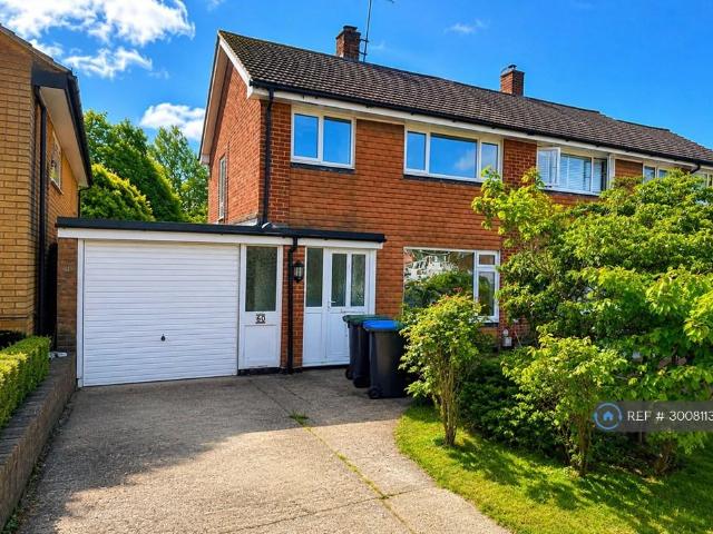 Meadow Lane, Burgess Hill, RH15 3 bed semi detached house to rent £1,950 pcm £450 pw