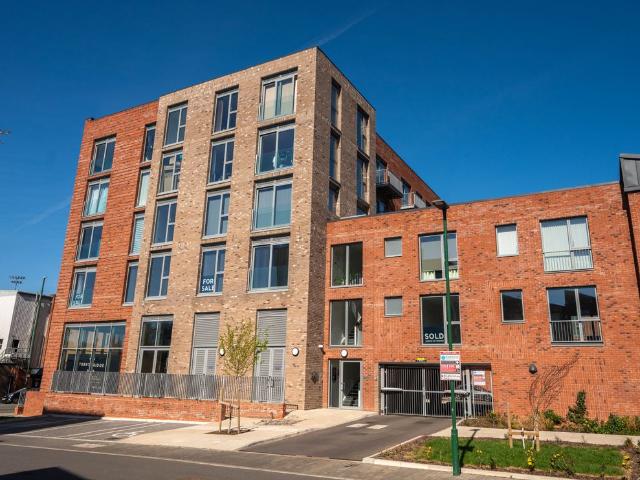 Meadow Lane, Nottingham NG2, 2 bed flat to rent, £1,300 pcm | PrimeLocation