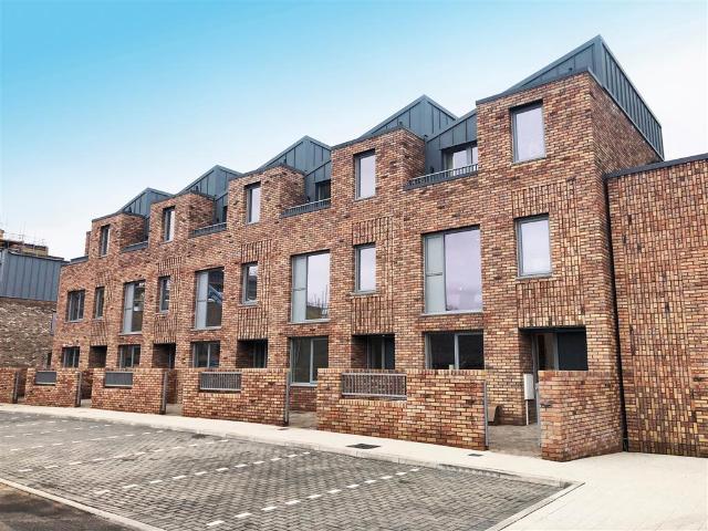 Meadow Lane, NOTTINGHAM 3 bed house to rent £2,100 pcm £485 pw