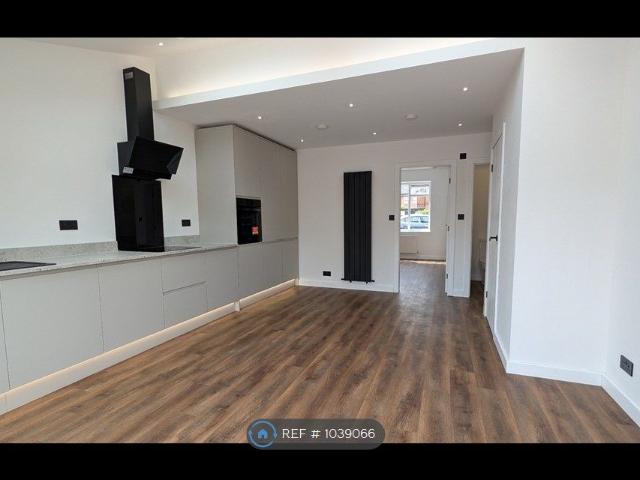 Meadow St, Stockport SK2, 2 bed terraced house to rent, £1,500 pcm | PrimeLocation