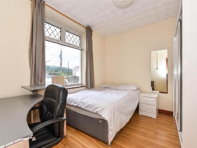 Meadow Street, Pontypridd CF37 1 bed in a house share to rent £325 pcm £75 pw