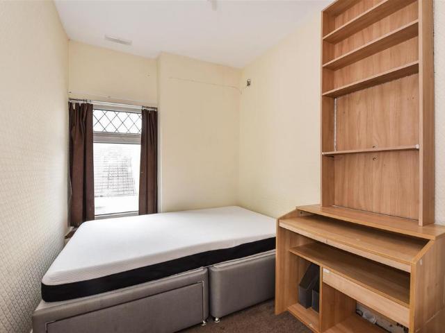 Meadow Street, Pontypridd CF37 1 bed in a house share to rent £325 pcm £75 pw