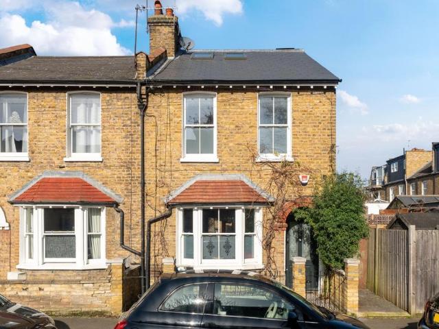 Meadow Road, Wimbledon, London, SW19 3 bed end of terrace house to rent £3,500 pcm £808 pw