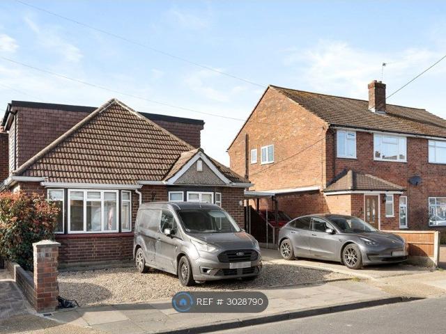 Meadow Road, Ashford TW15, Studio to rent, £695 pcm | PrimeLocation
