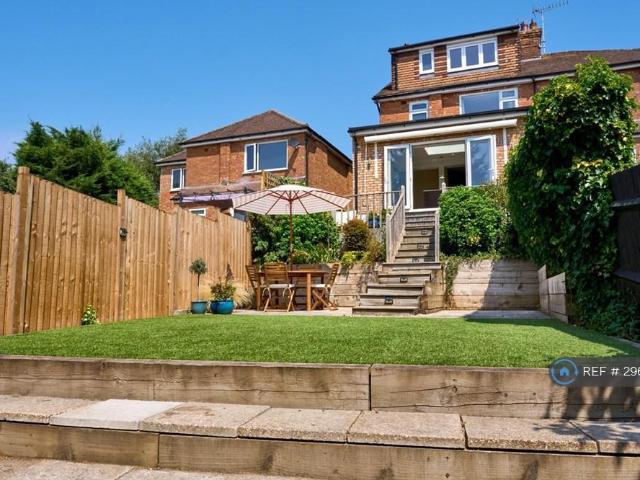 Meadow Road, Berkhamsted, HP4 4 bed semi detached house to rent £3,500 pcm £808 pw