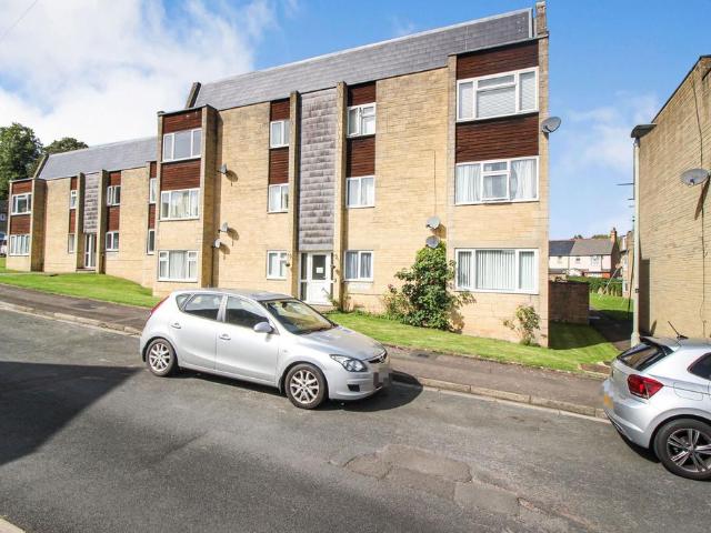 Meadow Road, Cirencester GL7 2 bed apartment to rent £975 pcm £225 pw
