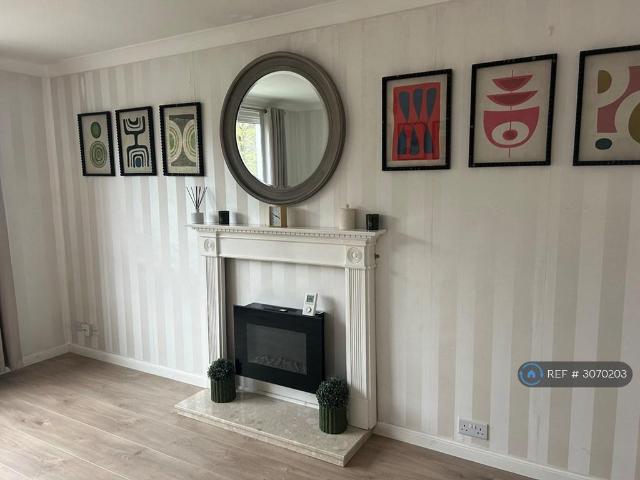 Meadow Road, Henley On Thames, RG9 2 bed flat to rent £1,675 pcm £387 pw