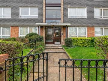 Meadow Road, Henley RG9, 2 bed flat to rent, £1,600 pcm | PrimeLocation