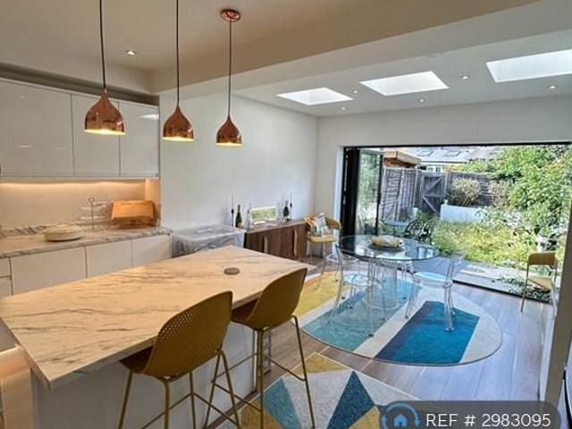 Meadow Road, London, SW19 2 bed terraced house to rent £2,750 pcm £635 pw