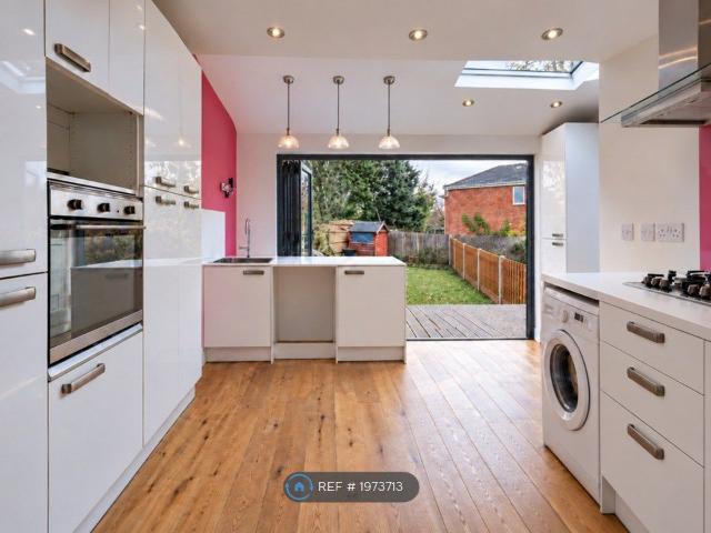 Meadow Road, Pinner HA5, 2 bed maisonette to rent, £1,850 pcm | PrimeLocation
