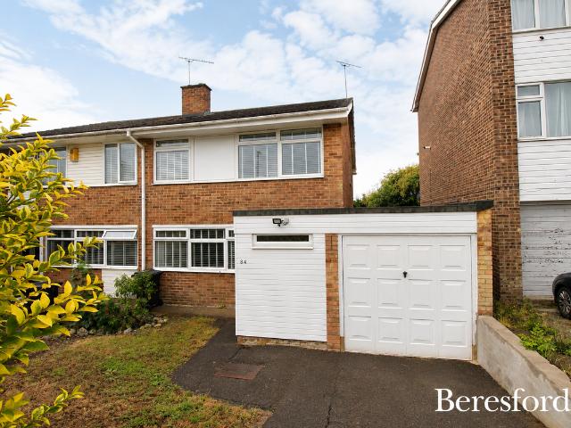 Meadow Rise CM11, 4 bed semi detached house to rent, £2,150 pcm | PrimeLocation