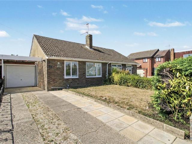 Meadow Way, Norwich, Norfolk, NR6 2 bed bungalow to rent £1,250 pcm £288 pw