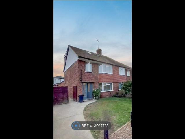 Meadow Way, Addlestone KT15, Studio to rent, £795 pcm | PrimeLocation