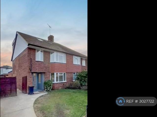 Meadow Way, Addlestone, KT15 Studio to rent £795 pcm £183 pw