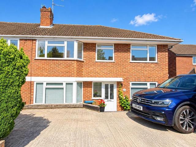 Meadow Way, Kings Langley WD4 2 bed maisonette to rent £1,675 pcm £387 pw