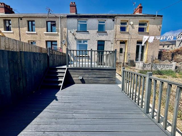 Meadow Terrace, Phillipstown, NP24 3 bed terraced house to rent £695 pcm £160 pw