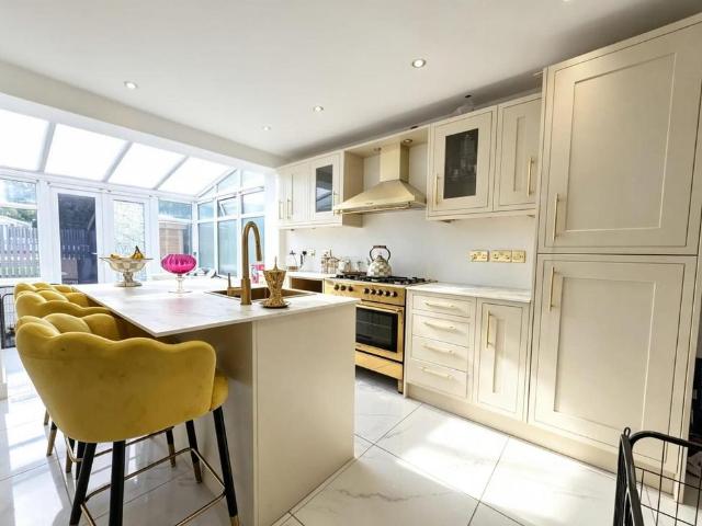 Meadow View Road, Sheffield, S8 2 bed semi detached house to rent £1,250 pcm £288 pw